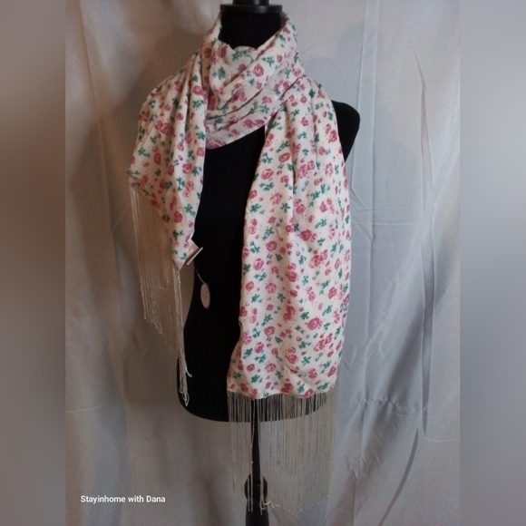 NWT April Cornell Vintage White w/ PINK ROSES & Fringe Scarf Wrap - Picture 1 of 5